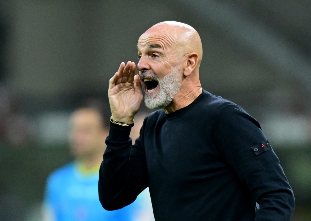 فيورنتينا الإيطالي يقيل بيولي مدرب النصر السابق