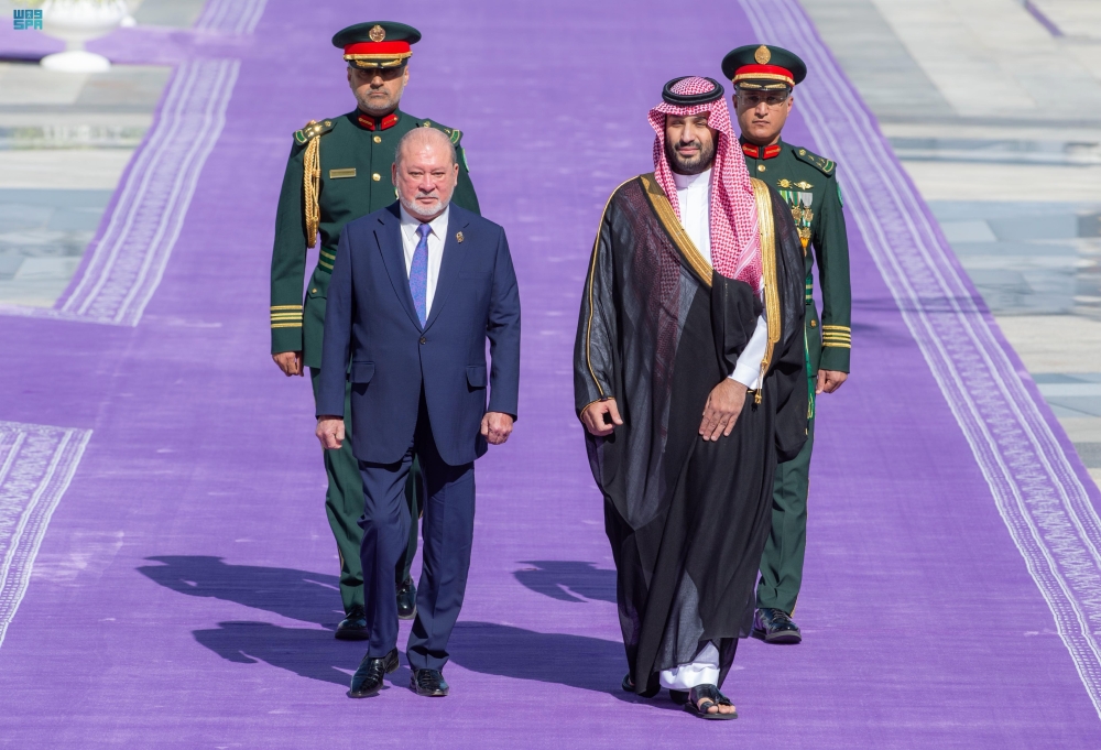 ولي العهد يستقبل ملك ماليزيا في الديوان الملكي بقصر اليمامة - واس