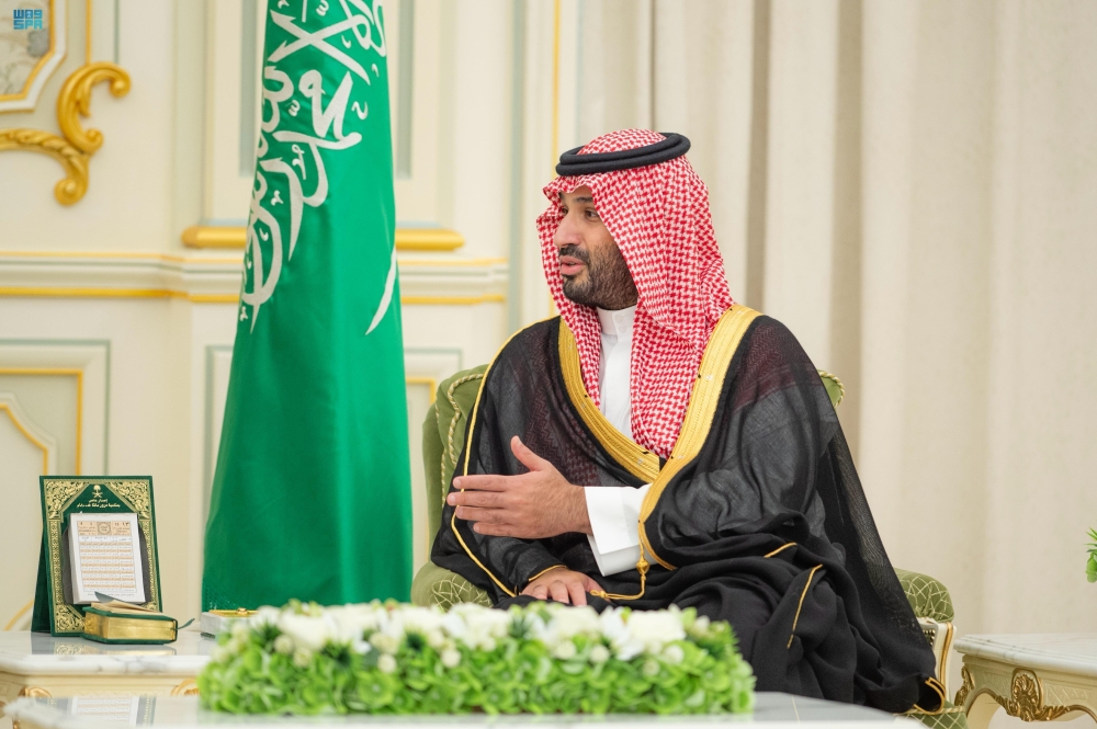 ولي العهد يستعرض العلاقات الأخوية مع ملك ماليزيا