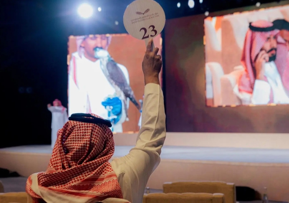 أكثر من 5 ملايين ريال.. مبيعات مزاد نادي الصقور السعودي 2025 في الليلة 20 - واس 
