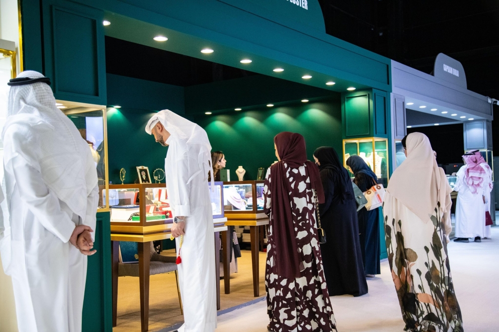 صالون المجوهرات.. بريق الذهب والماس يتألق في موسم الرياض
