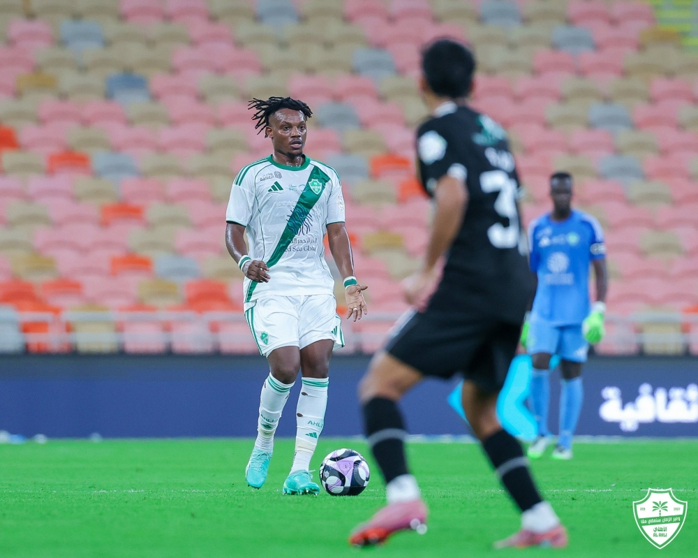 لاعب الأهلي يقترب من الغياب أمام القادسية في دوري روشن