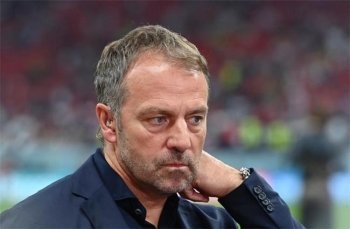 الألماني هانزي فليك مدرب برشلونة الإسباني