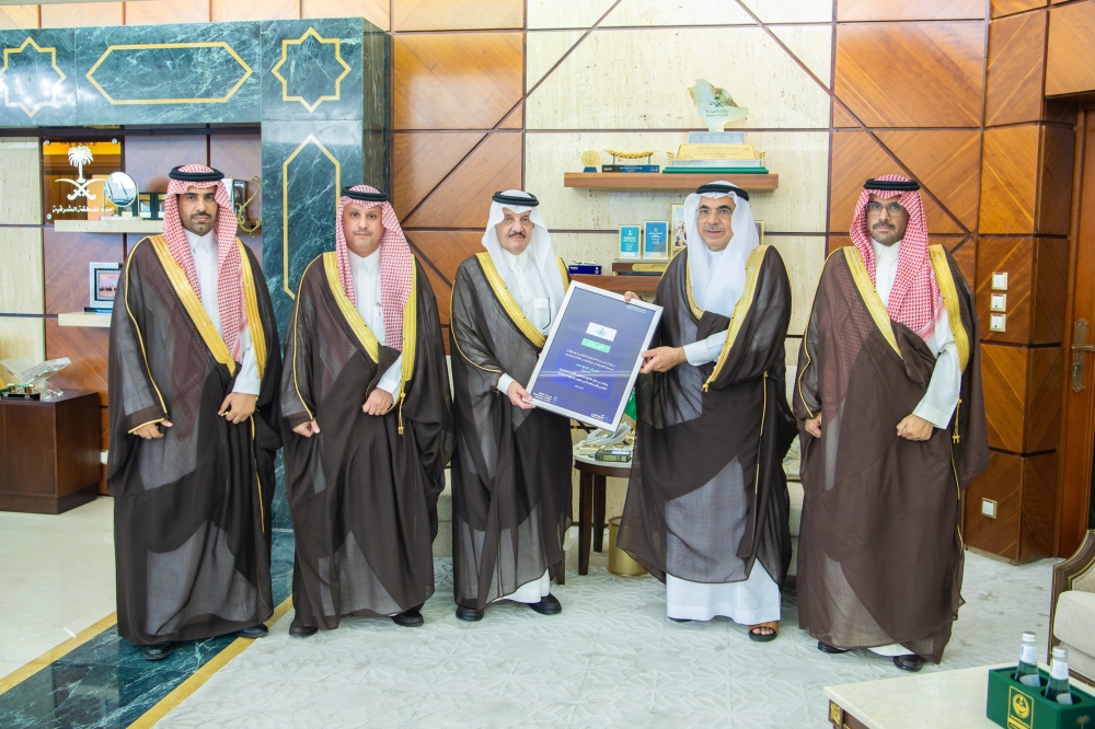 أمير الشرقية يشيد بدعم الدولة للقطاع البلدي ويثمّن إنجازات أمانة المنطقة