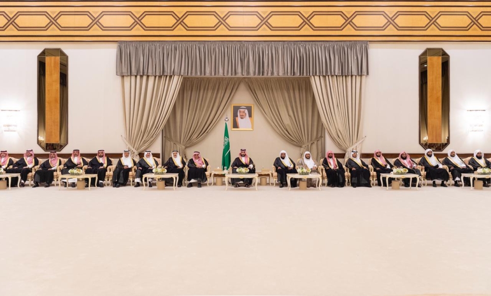 ولي العهد يستقبل الأمراء والعلماء وجمعًا من المواطنين في الدمام