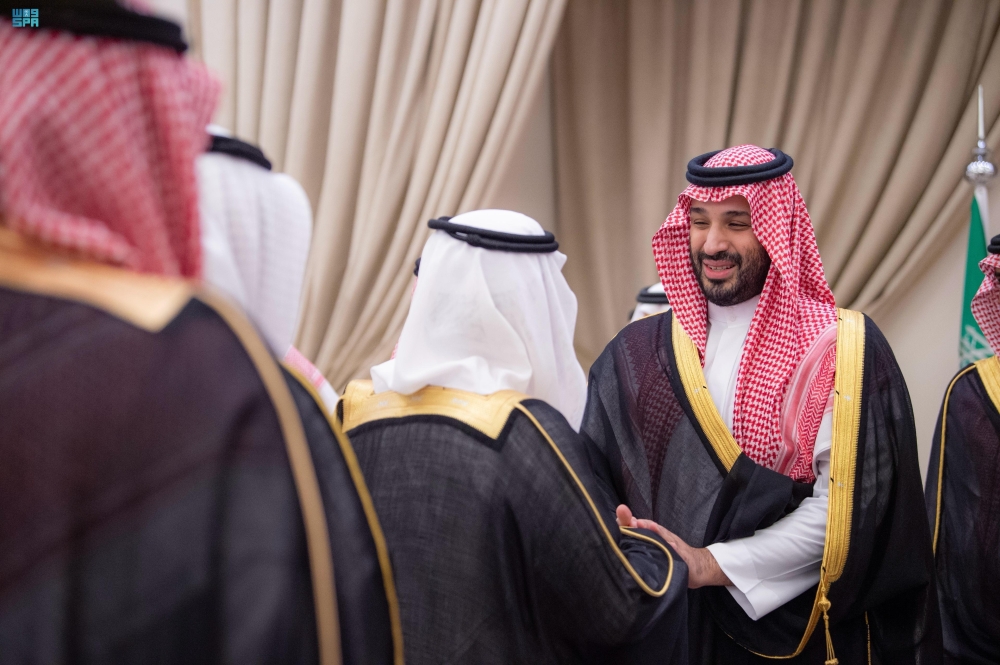ولي العهد يستقبل الأمراء والعلماء وجمعًا من المواطنين في الدمام - واس