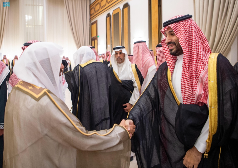 ولي العهد يستقبل الأمراء والعلماء وجمعًا من المواطنين في الدمام - واس