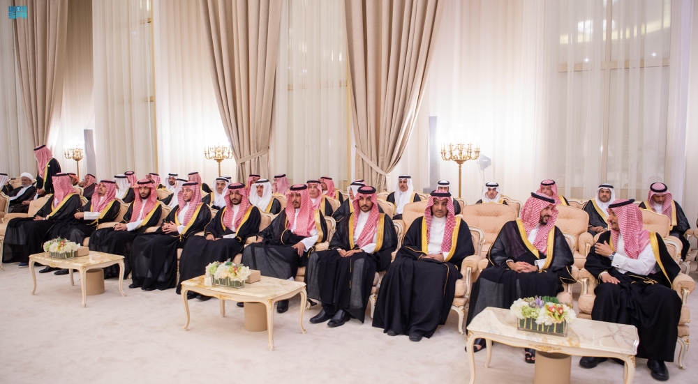 ولي العهد يستقبل الأمراء والعلماء وجمعًا من المواطنين في الدمام - واس