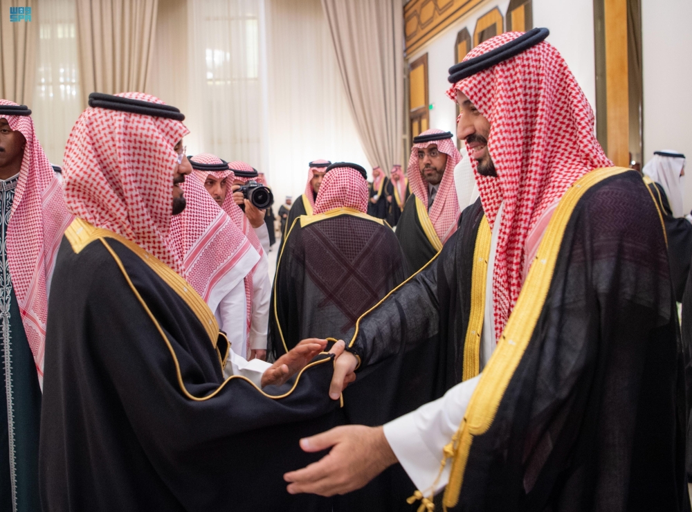 ولي العهد يستقبل الأمراء والعلماء وجمعًا من المواطنين في الدمام - واس