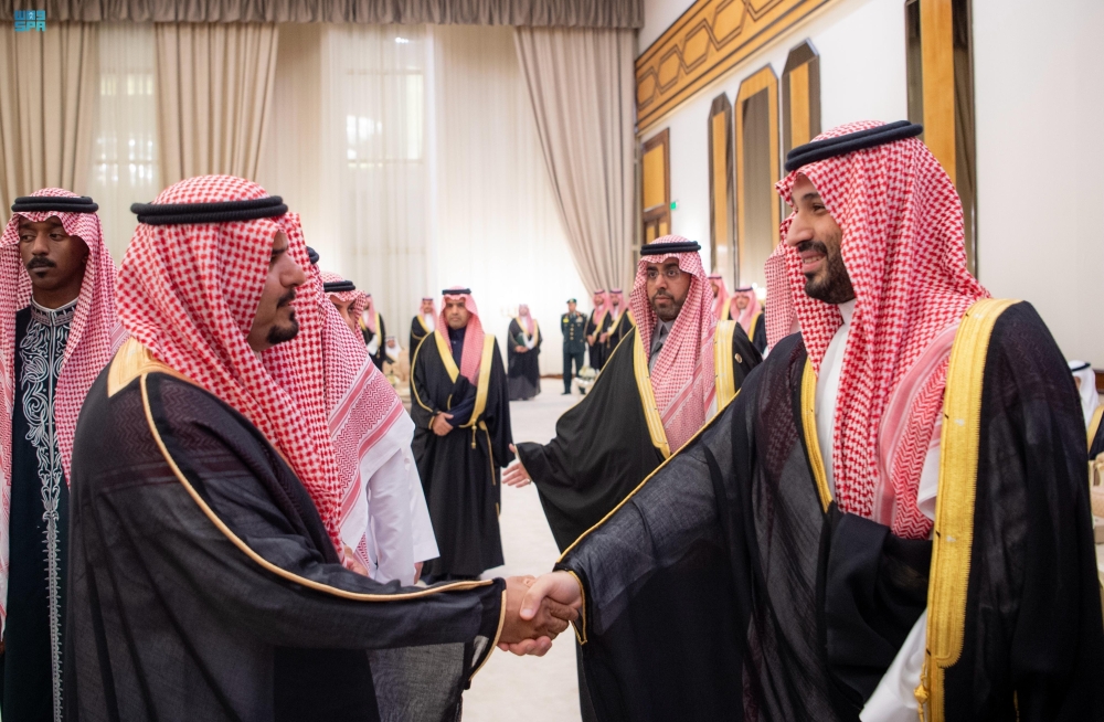 ولي العهد يستقبل الأمراء والعلماء وجمعًا من المواطنين في الدمام - واس