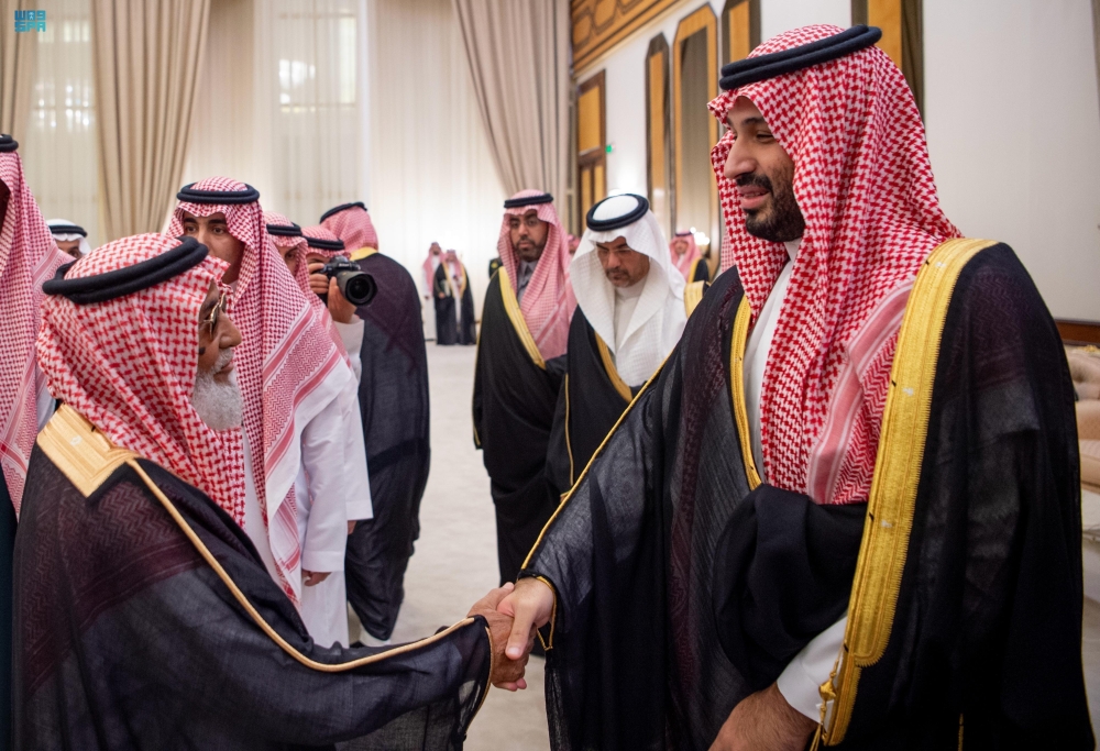 ولي العهد يستقبل الأمراء والعلماء وجمعًا من المواطنين في الدمام - واس