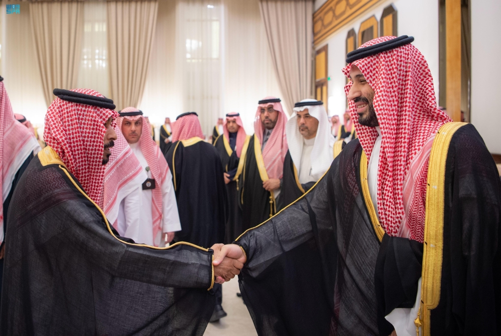 ولي العهد يستقبل الأمراء والعلماء وجمعًا من المواطنين في الدمام
