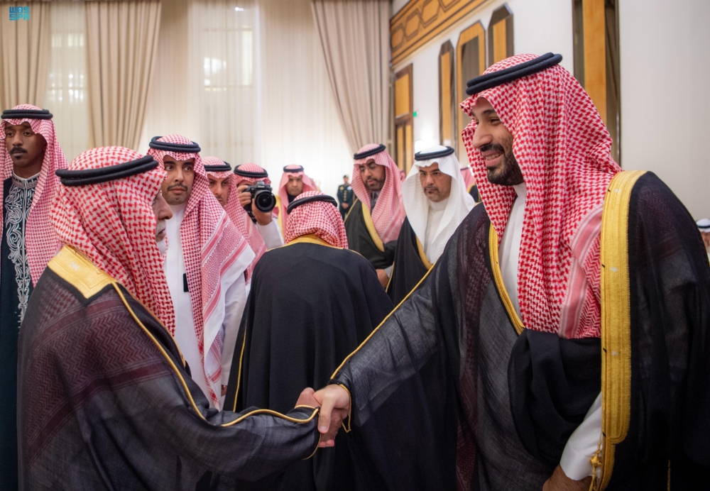 ولي العهد يستقبل الأمراء والعلماء وجمعًا من المواطنين في الدمام