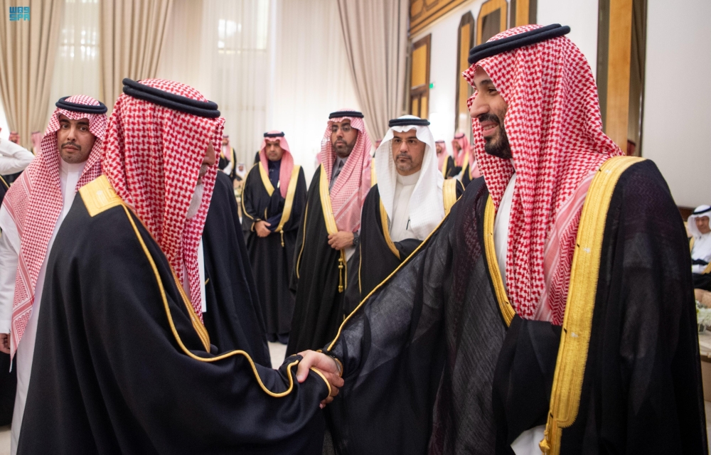 ولي العهد يستقبل الأمراء والعلماء وجمعًا من المواطنين في الدمام