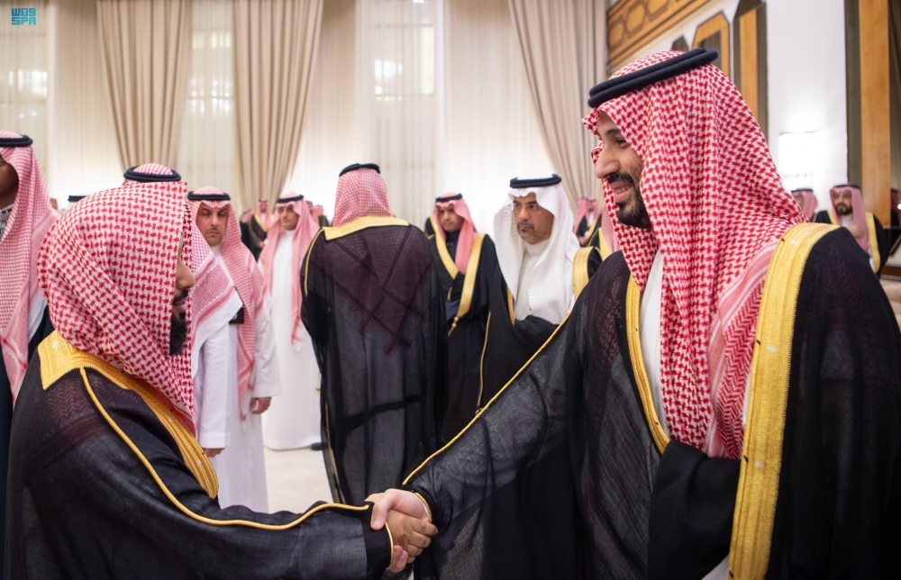 ولي العهد يستقبل الأمراء والعلماء وجمعًا من المواطنين في الدمام