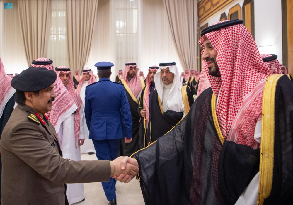 ولي العهد يستقبل الأمراء والعلماء وجمعًا من المواطنين في الدمام