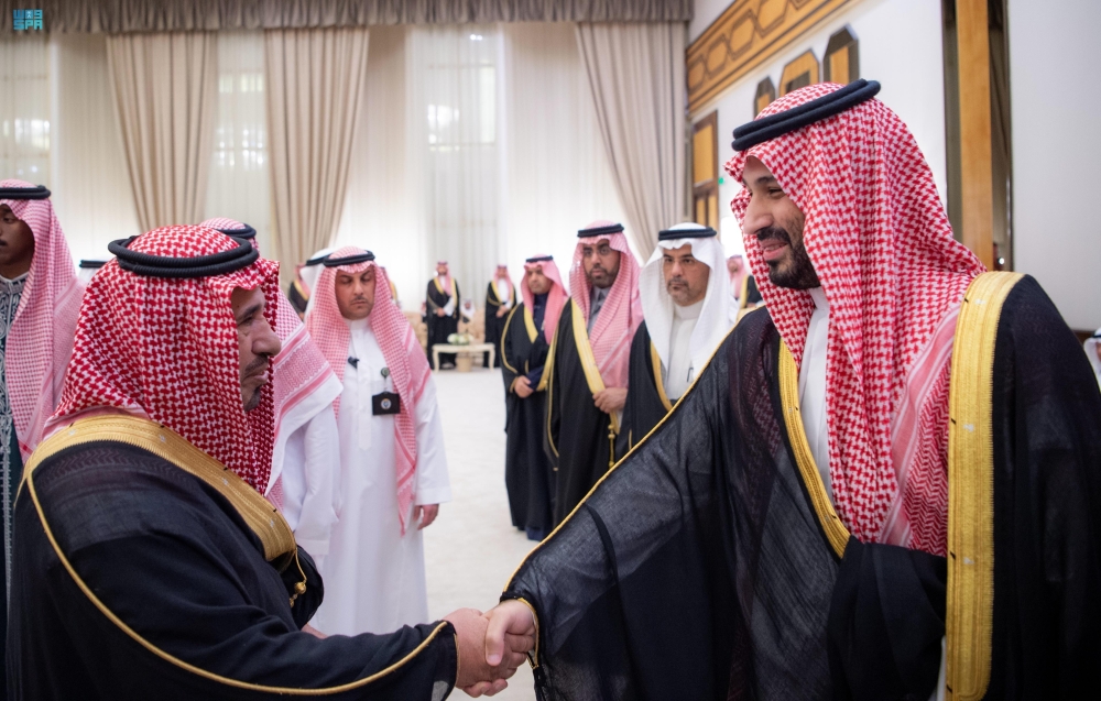 ولي العهد يستقبل الأمراء والعلماء وجمعًا من المواطنين في الدمام