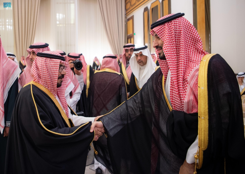 ولي العهد يستقبل الأمراء والعلماء وجمعًا من المواطنين في الدمام