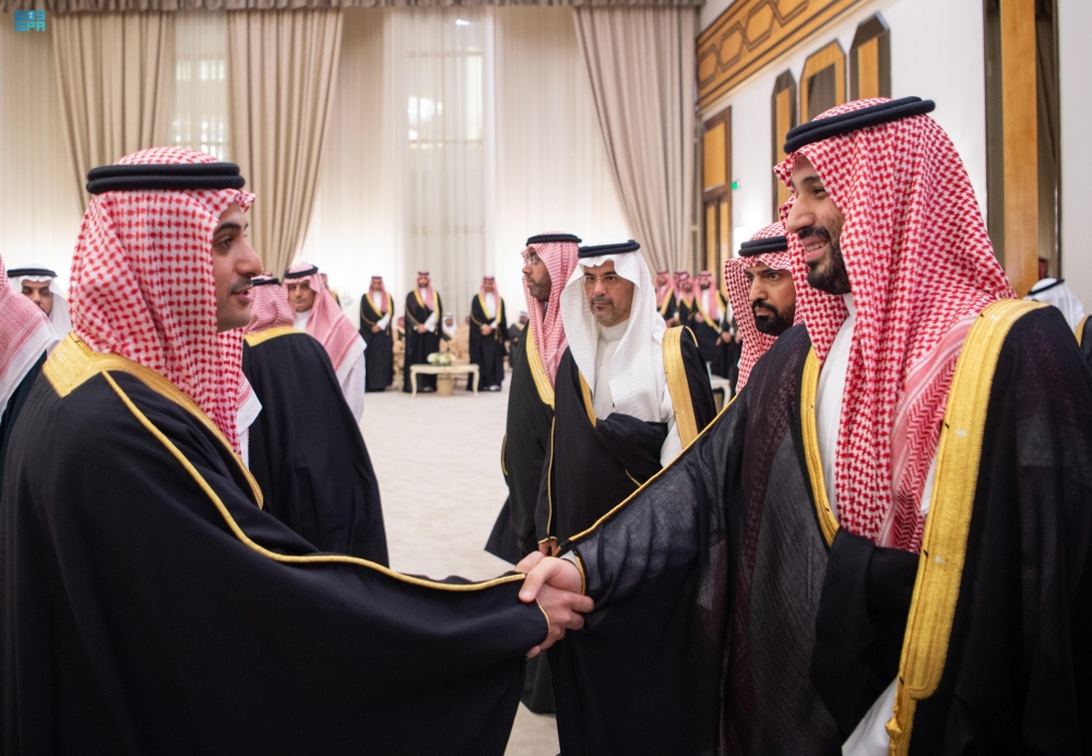 ولي العهد يستقبل الأمراء والعلماء وجمعًا من المواطنين في الدمام