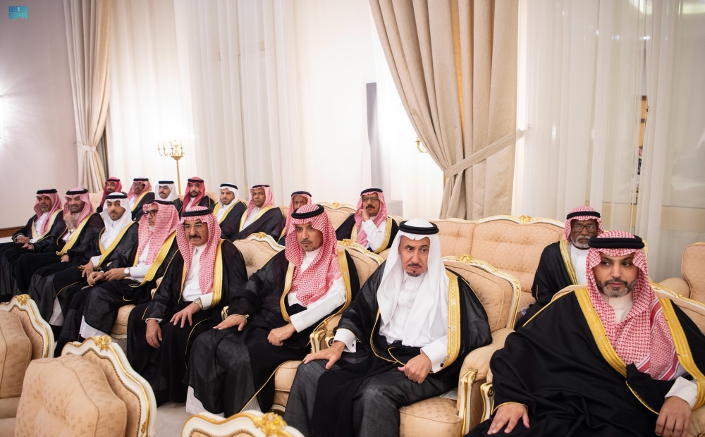 ولي العهد يستقبل الأمراء والعلماء وجمعًا من المواطنين في الدمام