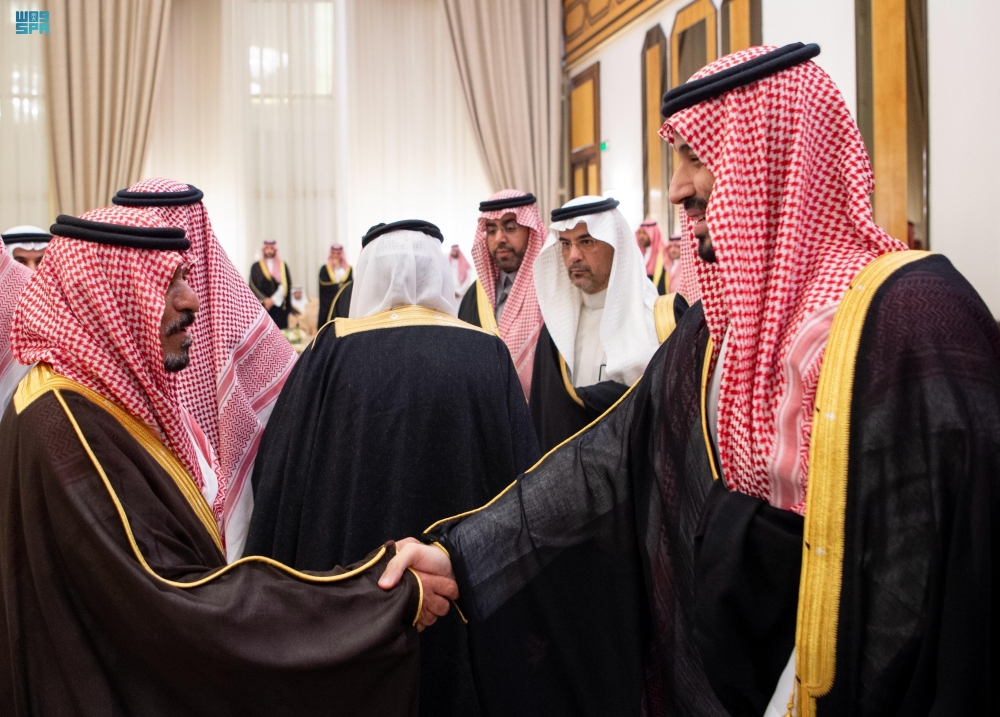 ولي العهد يستقبل الأمراء والعلماء وجمعًا من المواطنين في الدمام