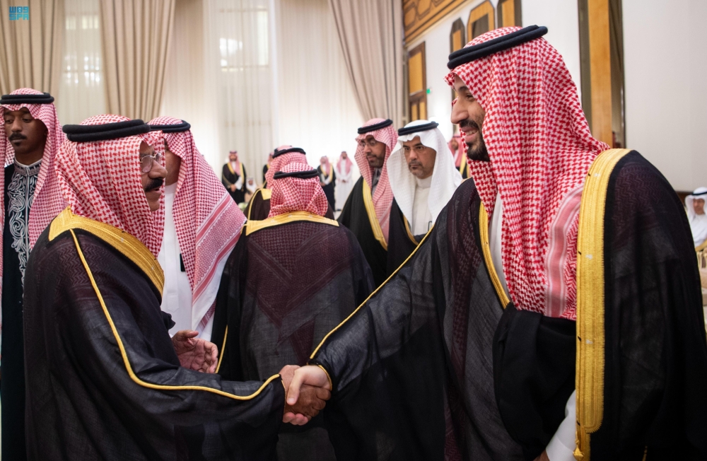 ولي العهد يستقبل الأمراء والعلماء وجمعًا من المواطنين في الدمام