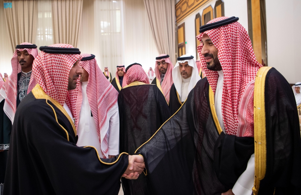 ولي العهد يستقبل الأمراء والعلماء وجمعًا من المواطنين في الدمام