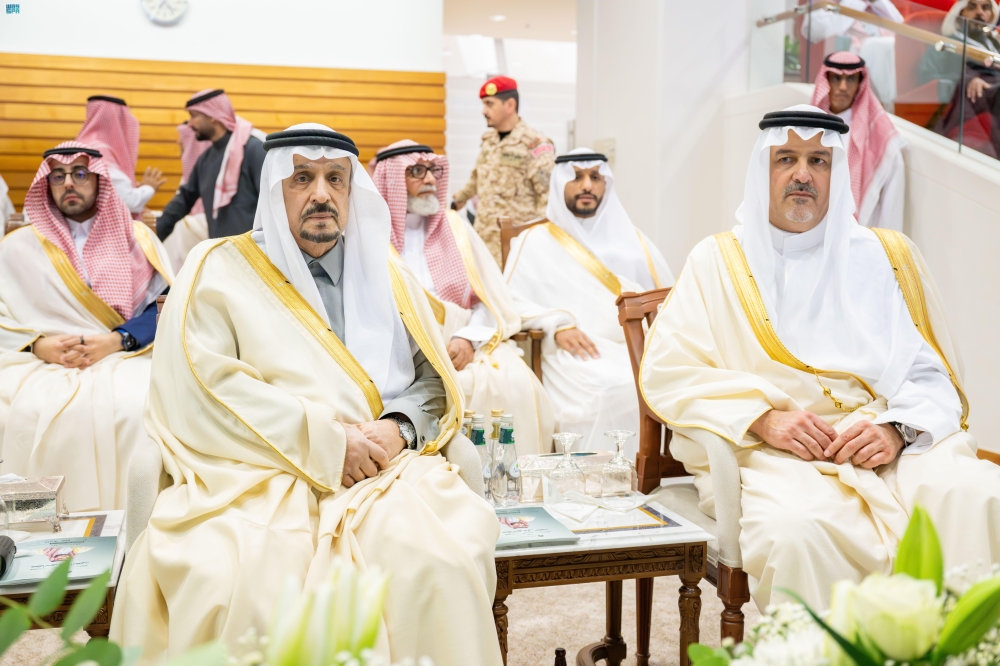نيابة عن ولي العهد.. أمير الرياض يتوج الفائزين بكأسي ولي العهد للخيل