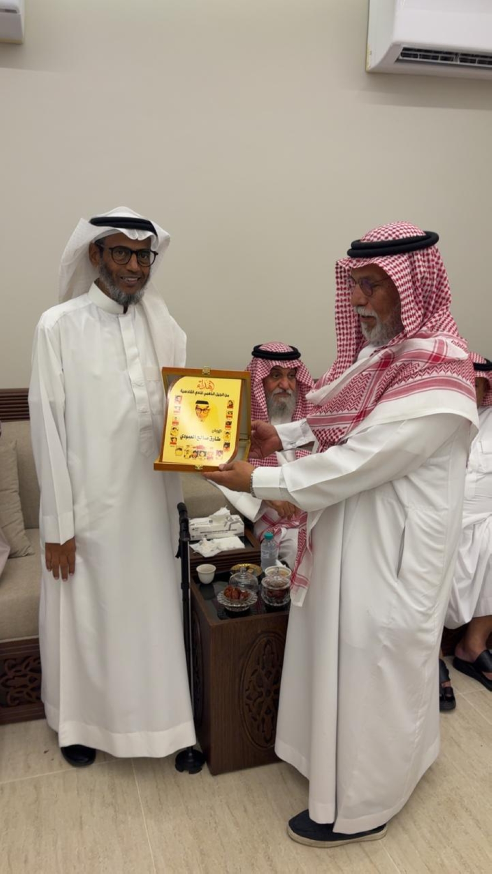 أبطال آسيا يحتفون بنجمهم الخلوق طارق العمودي