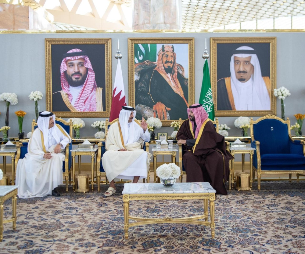 أمير قطر يصل الرياض وفي مقدمة مستقبليه ولي العهد - واس 
