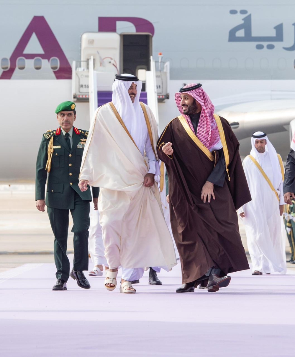 أمير قطر يصل الرياض وفي مقدمة مستقبليه ولي العهد - واس 