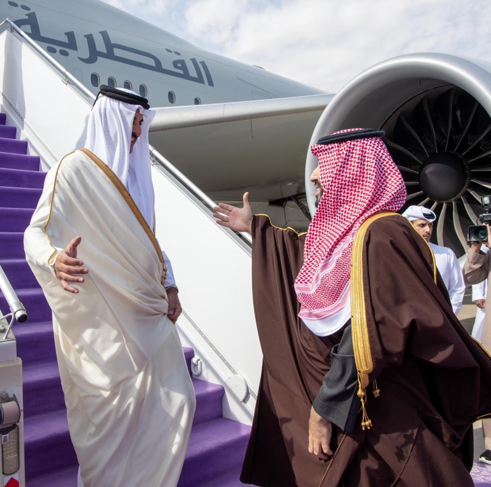 أمير قطر يصل الرياض وفي مقدمة مستقبليه ولي العهد - واس 