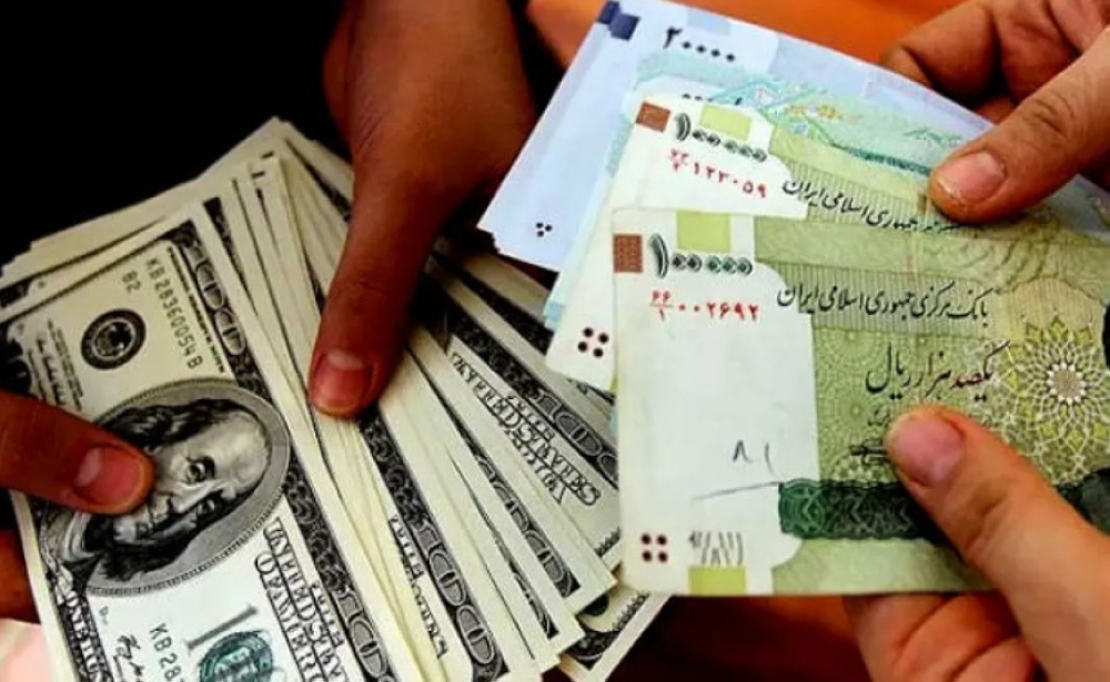 الريال الإيراني يهوى لأدنى مستوى في تاريخه.. والركود يلاحق الاقتصاد