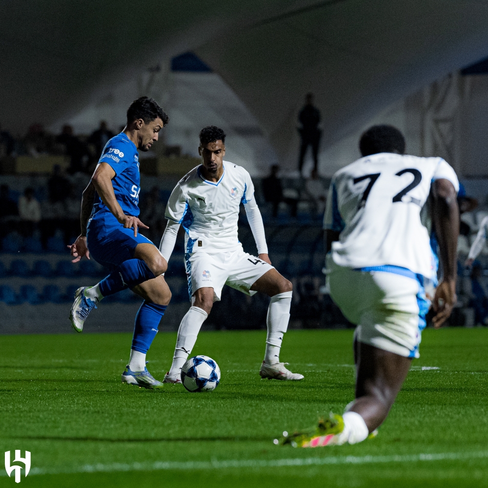 الهلال يخسر أمام نيوم وديا بهدفين مقابل هدف