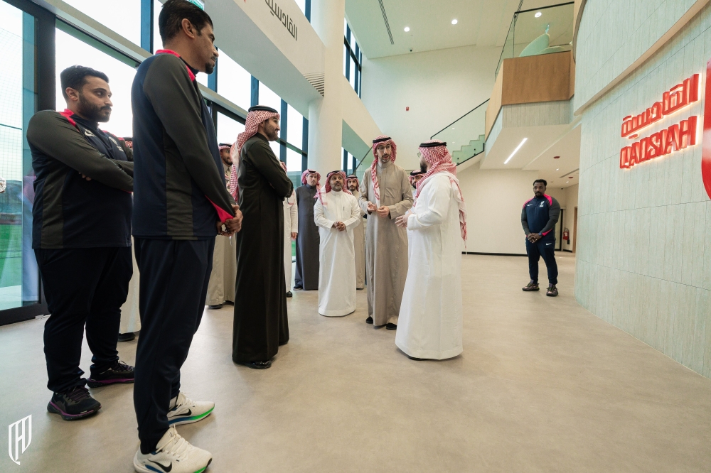نائب وزير الرياضة يزور نادي القادسية 