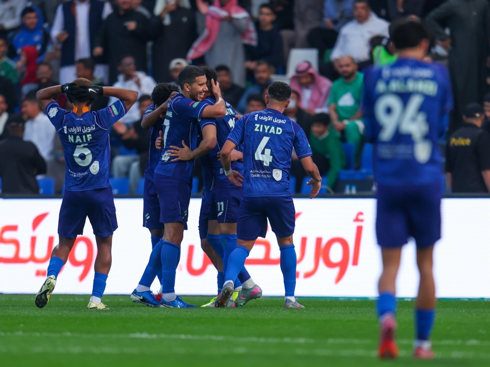الفتح يقلب الطاولة على الأهلي في روشن
