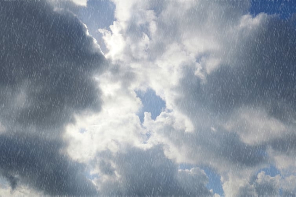غيوم وسحب رعدية.. درجات الحرارة والظواهر الجوية على السعودية