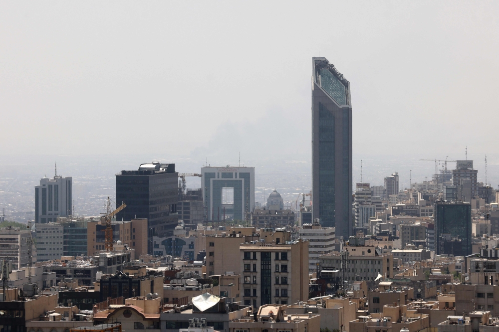 إيران تلّوح بضرب إسرائيل والقواعد العسكرية الأمريكية