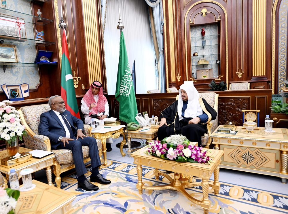 رئيس مجلس الشورى يبحث تعزيز التعاون البرلماني مع نظيره في المالديف