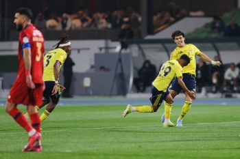 عبدالرحمن غريب يحتفل بهدفه مع النصر أمام ضمك