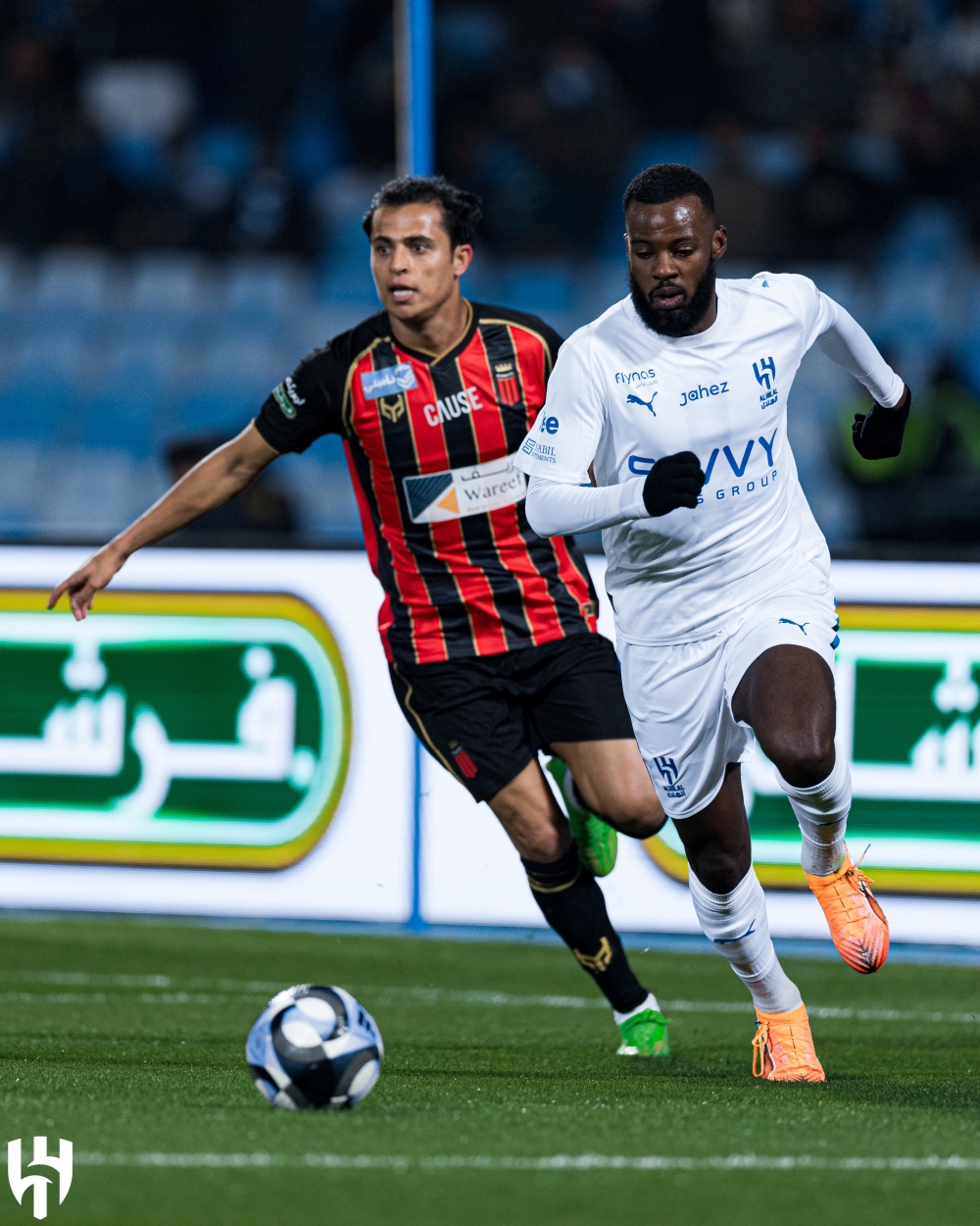 الرياض يفرض التعادل على الهلال ويوقف انتصاراته