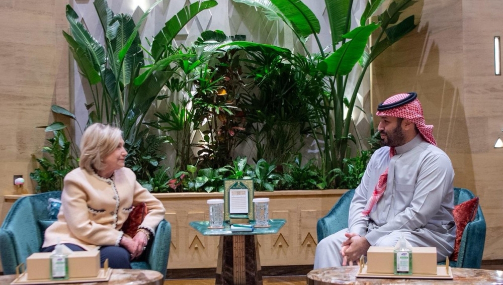 عاجل: ولي العهد يستقبل هيلاري كلينتون