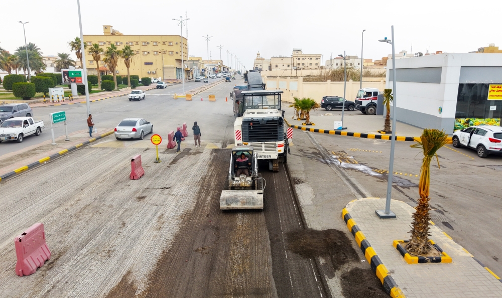 صور.. بدء صيانة عدد من الشوارع الرئيسية والداخلية بأحياء النعيرية