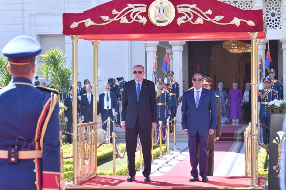في القاهرة.. السيسي وأردوغان يبحثان القضايا الإقليمية والدولية
