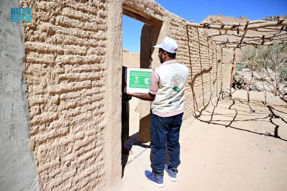 مركز الملك سلمان للإغاثة يوزع 1300 كرتون تمر في حضرموت وشبوة - واس