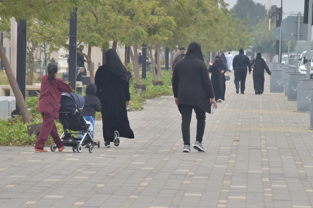  أمطار الشرقية تجذب العوائل إلى الواجهات البحرية