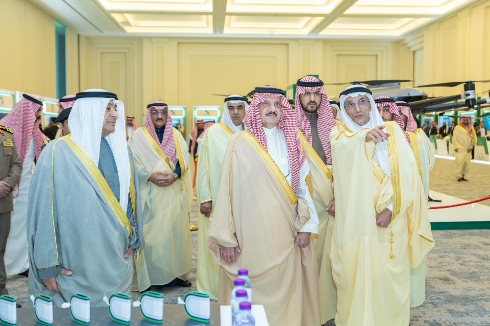أمير المنطقة الشرقية يشيد بدعم القيادة لقطاع النقل ويؤكد أهمية التكامل في تنفيذ المشاريع التنموية