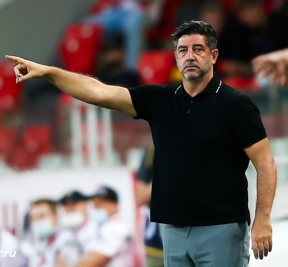 فيتوريا مدرب النصر السابق يقود الوصل الإماراتي 