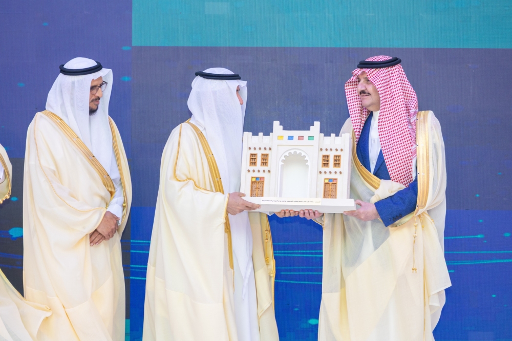 أمير الشرقية يدشن 13 مشروعًا تنمويًا بقيمة 53 مليون ريال لـ