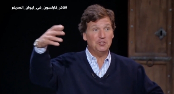 تاكر كارلسون في لقاء مع الإعلامي عبدالله المديفر في برنامج 